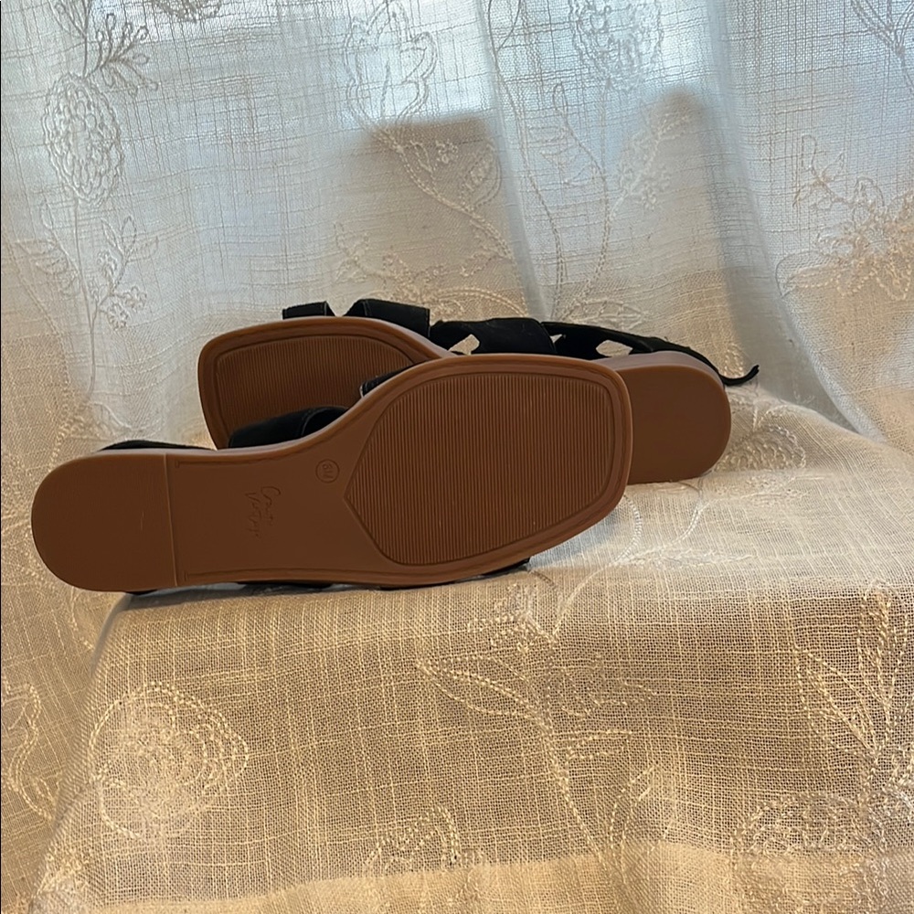 Crown Vintage Black Lace-Up Sandals - Picture 4 of 5